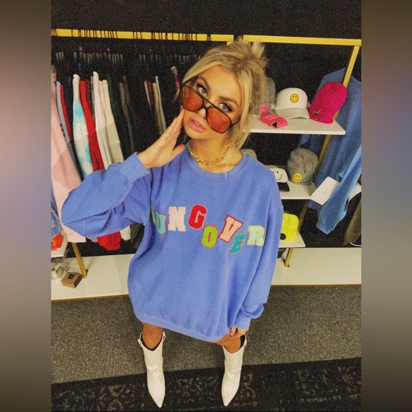 Wild Night HUNGOVER Patch Blue Sweatshirt - Picture 5 of 9